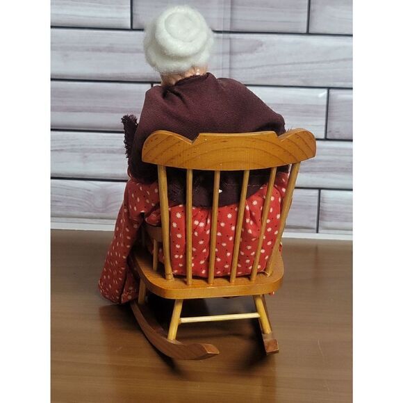 HANDCRAFTED ELDERLY LADY KNITTING   - Picture 4 of 9